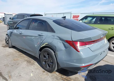 2022 Hyundai Elantra Sel z USA, uszkodzony, nr VIN KMHLM4AG9NU285099
